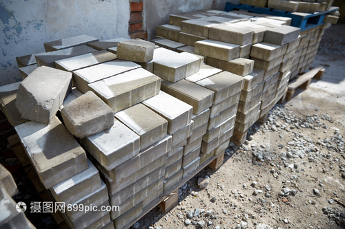 砖的智慧存储 木制托盘在建筑建材管理中的应用